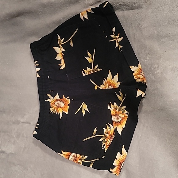 Forever 21 Shorts Small - Picture 2 of 3